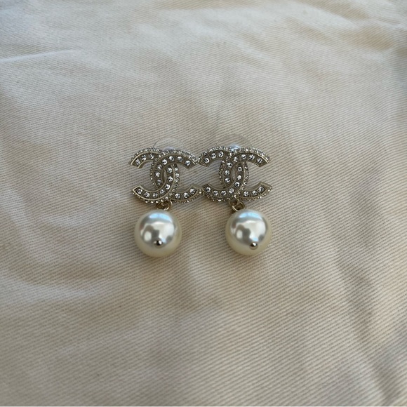 Chanel - CC earrings. - Picture 2 of 5